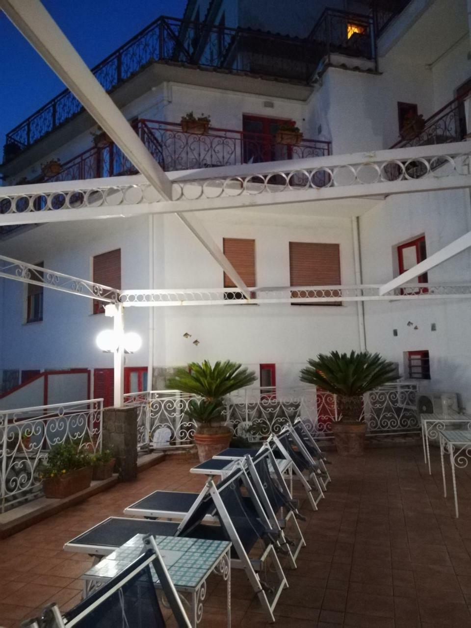 Hotel Dania Sorrent Exterior foto